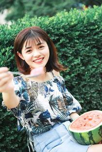 夏小雨吃瓜,夏小雨的瓜田奇遇记